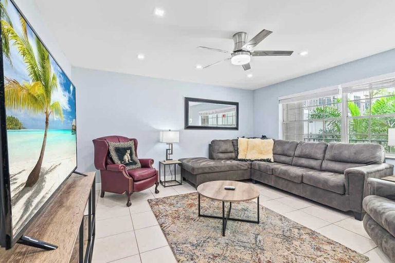 Living area 2, Colonial Manor Condos - Fort Lauderdale, Broward