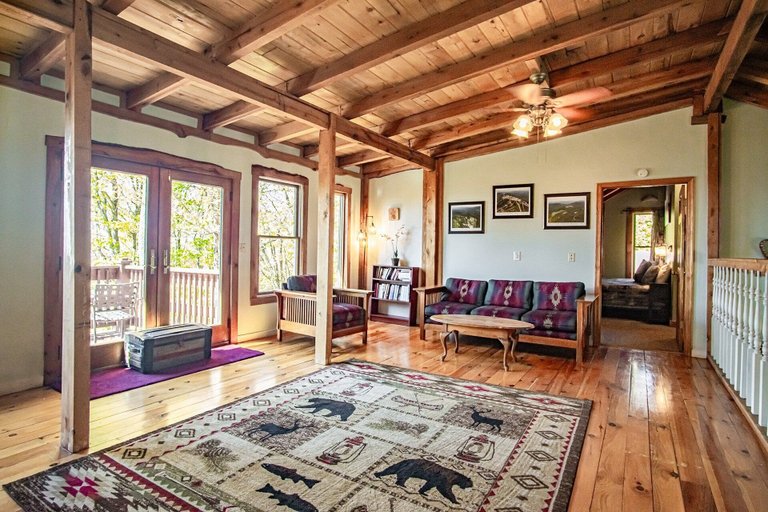 Interior 4, Autumn Escape Indoor Plunge Pool + 22 Guests, Pocahontas
