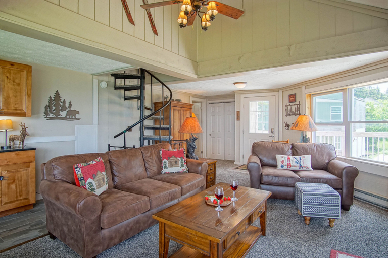 Living area 4, Fall Retreat Hutch 6 Slope Side 5BR, Pocahontas