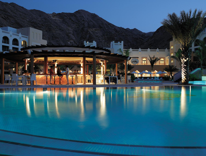 Restaurant 4, Doubletree By Hilton Muscat Al Waha, Muscat