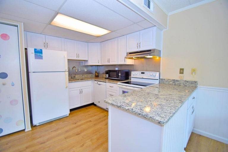 Private kitchen 4, Shore Lea 102 1 Br condo by RedAwning, Worcester