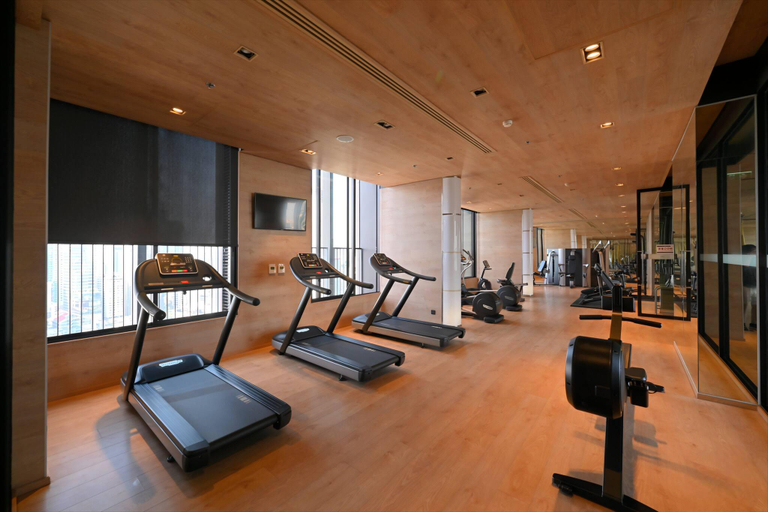 Gym/fitness, Charming 2 Bedroom Apartment in Heart of Phrom Phong, Wattana