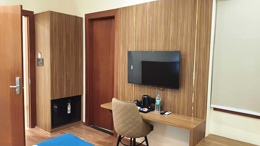 Living area 2, Hotel Grace Suites, Kanpur Nagar