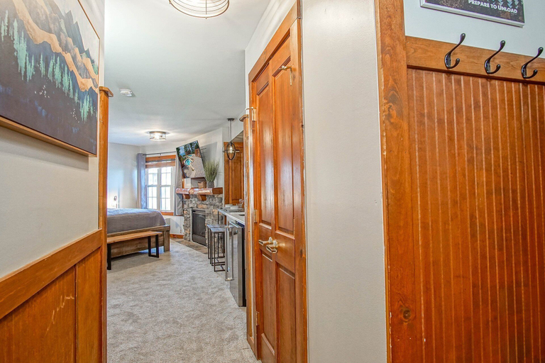 Interior 2, Rimfire 421 Cozy Studio Just Steps From the Village Slope Side, Pocahontas
