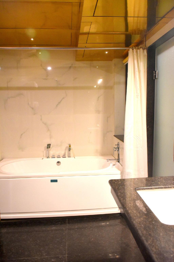 Bathroom 4, Hotel City Inn, Varanasi