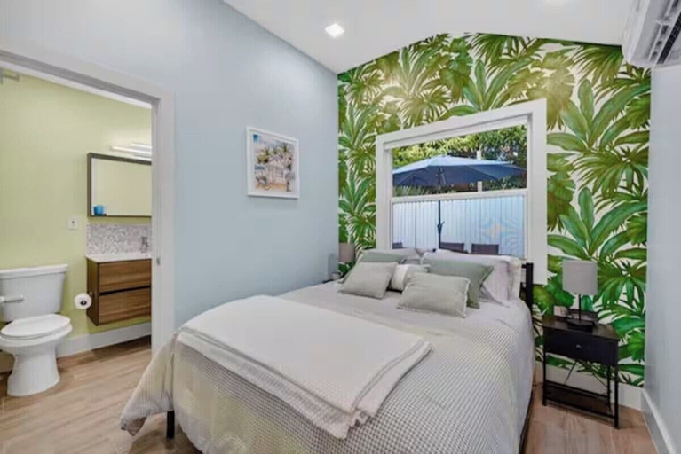Room 5, Paradise by the Sea - Cottage, Broward