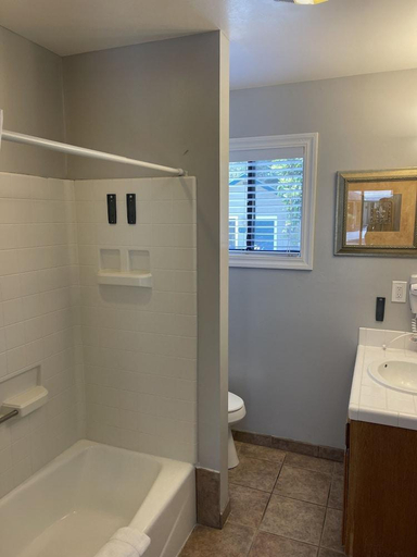 Bathroom 4, Sea Breeze Inn & Logde, Monterey