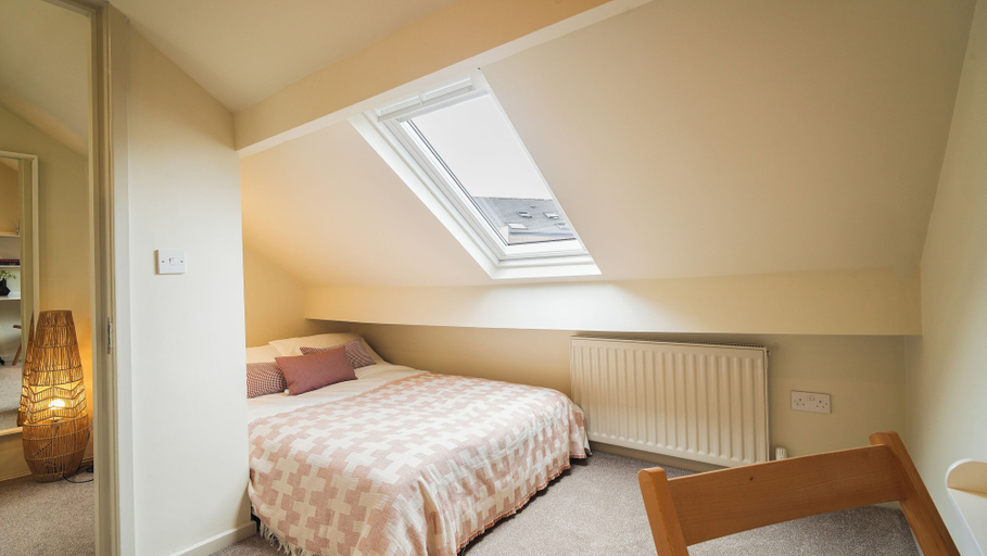Room 2, Crookes Gem with Garden & Alpacas Nearby, Sheffield