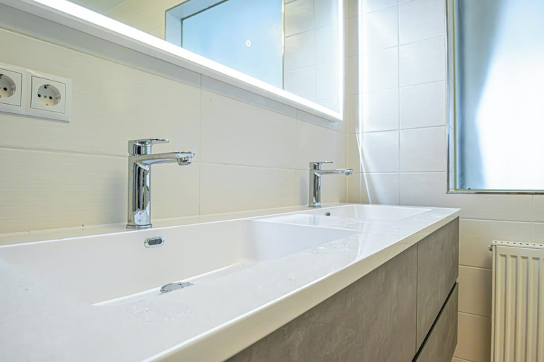 Bathroom 3, Comfy 2BR 1LR Apartment Donaustadt, Wien