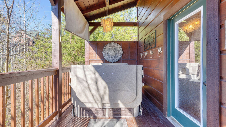 Others 4, Bear Cove by Avantstay Hot Tub + Pool Table!, Sevier