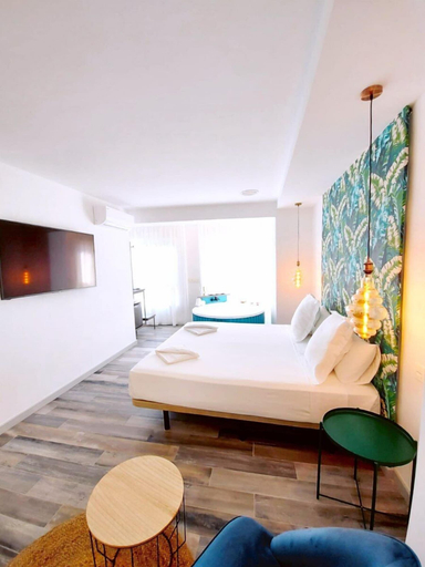 Room 3, Reina Victoria Prado Sastre, Alicante