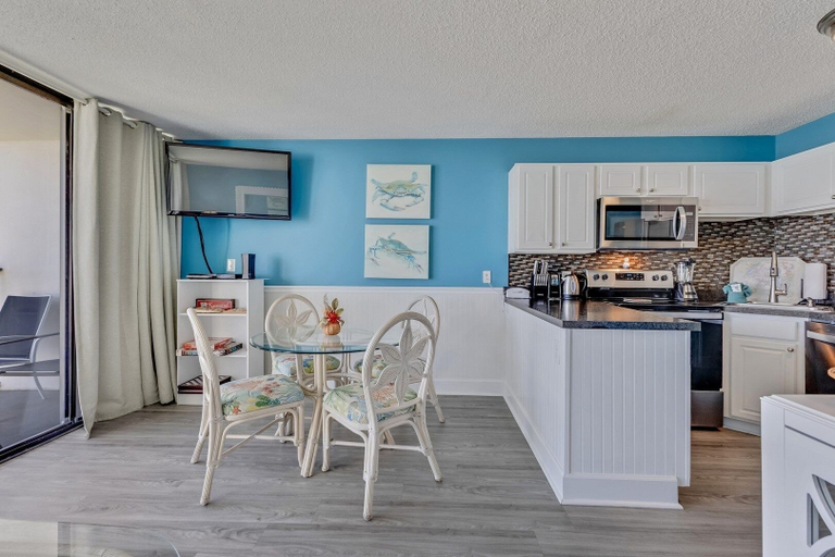 Private kitchen 5, 0403 Havin' Fun by Atlantic Towers, New Hanover