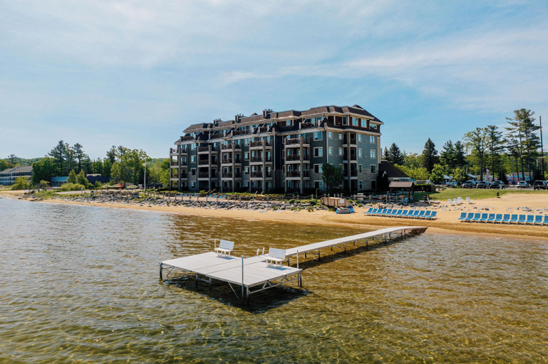 Exterior & Views, Tamarack Lodge, Grand Traverse