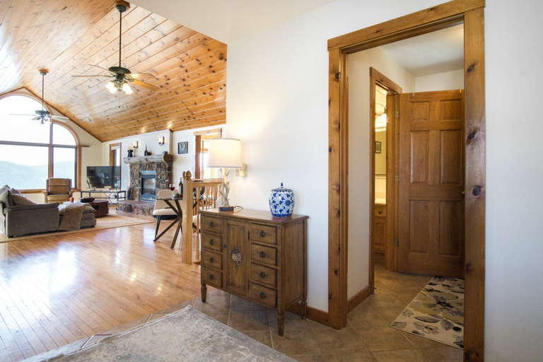 Living area 2, Skywalker Meadow 3 BR Home: True Retreat!, Pocahontas