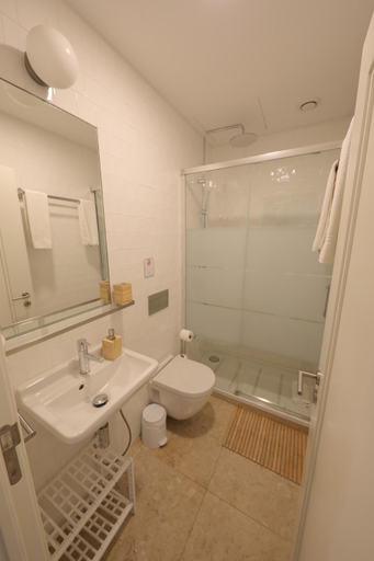 Bathroom, Ajuda Palace Inn, Lisbon