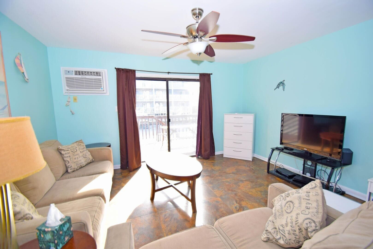 Living area 2, Crab Harbour 4 3 Bedroom Townhouse by RedAwning, Worcester