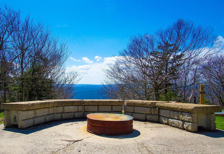 Outdoor spa tub, Summit 304c, Snow White Summit 3 Br Walk to Slopes & Village, Pocahontas
