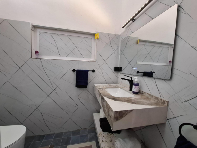Bathroom 3, Beachfront Villa near Mont Choisy Beach
