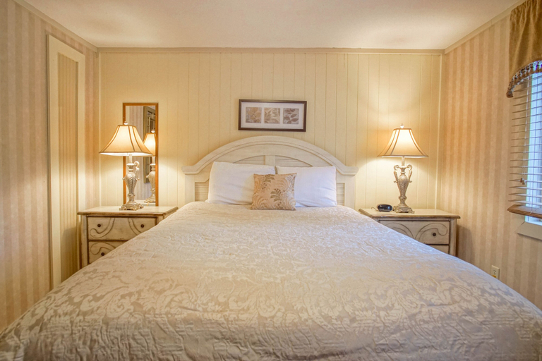 Room 5, Powderidge #14: 2 Bedrooms, 2.5 Bath: Slope Side, Wood Fireplace, Pocahontas