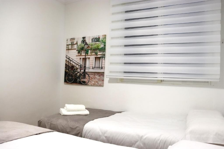 Room 4, Night In Sevilla Juglar Free Parking, Sevilla