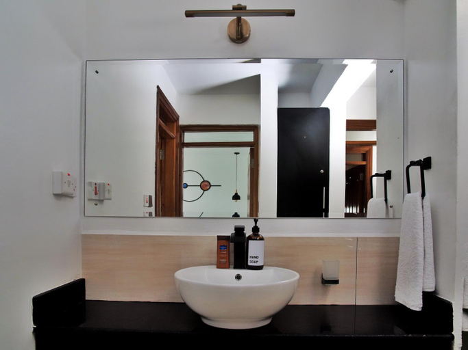 Bathroom 2, Zendo Suite, Starehe