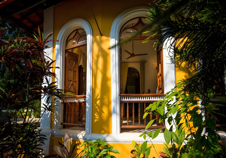 Exterior & Views