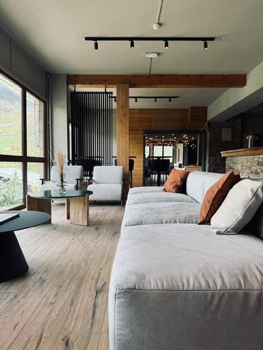 Bedroom 5, Alpeen Hotel, Savoie