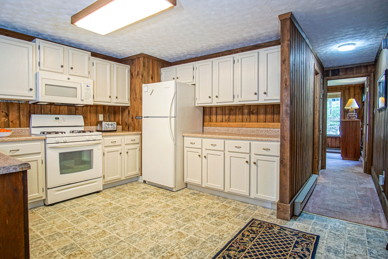 Private kitchen 5, 2 Br: Wabasso 14: Mid Flume Nearest Slope, Pocahontas