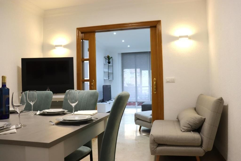 Living area 5, Night In Sevilla Juglar Free Parking, Sevilla