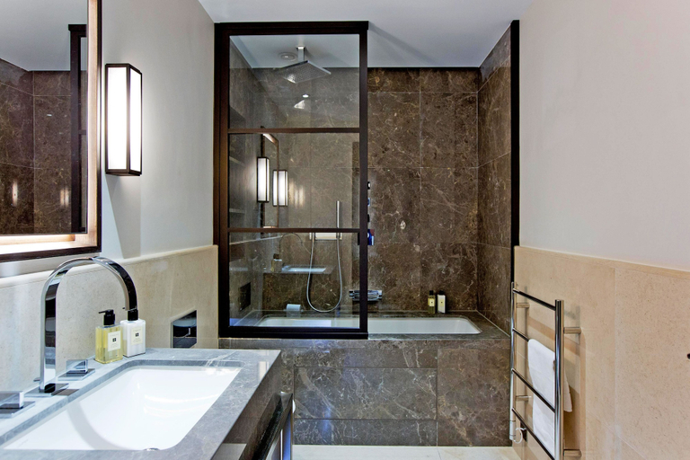 Bathroom 3, 2-bed Superior Apt 312, London
