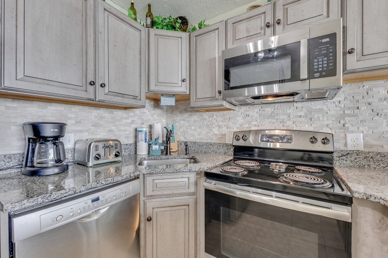 Private kitchen 4, 0312 Captains Quarters by Atlantic Towers, New Hanover