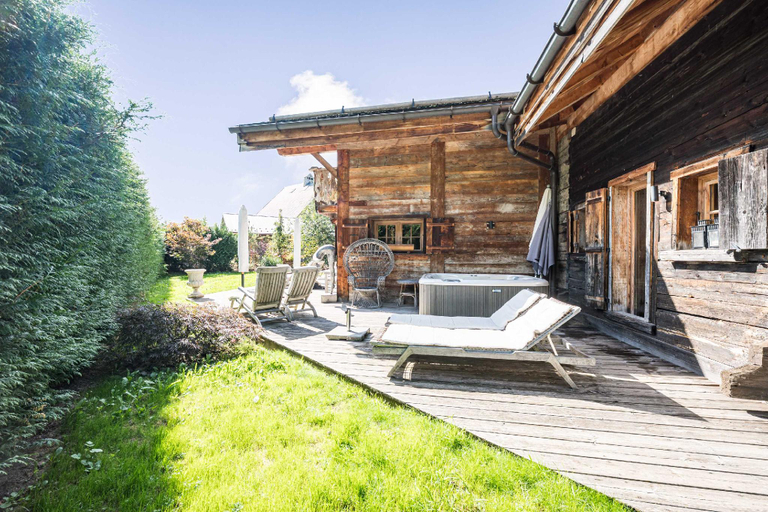 2, Luxury Stay – Comfortable Chalet with Jacuzzi, Haute-Savoie