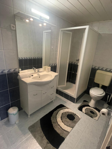 Bathroom 4, Silent Apartmanhaz Harkany, Siklósi