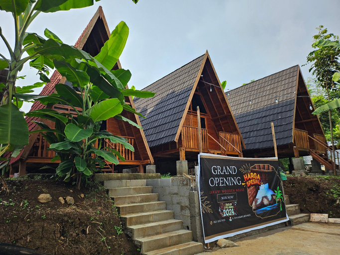 Others 3, Luxury Wooden House, Banyumas