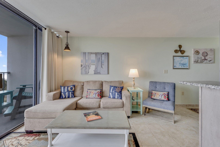 Living area 2, 0312 Captains Quarters by Atlantic Towers, New Hanover