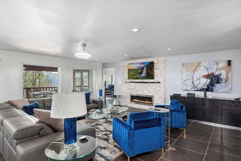 Living area 5, Sky Lux Ridge, Lincoln