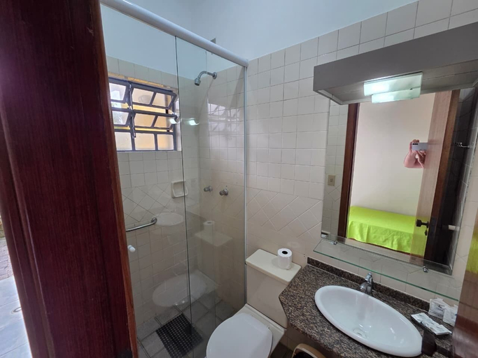 Bathroom 4, Hotel Cia do Mar, Bertioga
