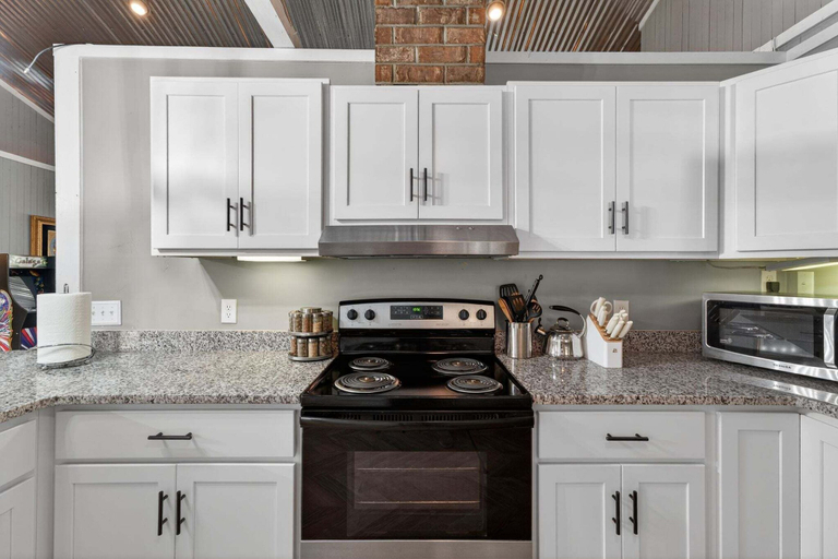 Private kitchen 5, Healing Adventures Wellness Retreat 3 Bedroom Home, Evans