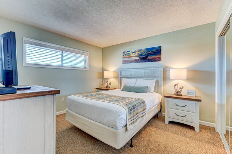 Room 2, 1112 Relax Life Is Good by Atlantic Towers, New Hanover