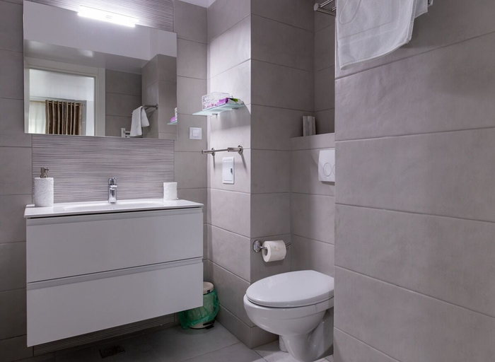 Bathroom 2, Colour Studios, Iasi