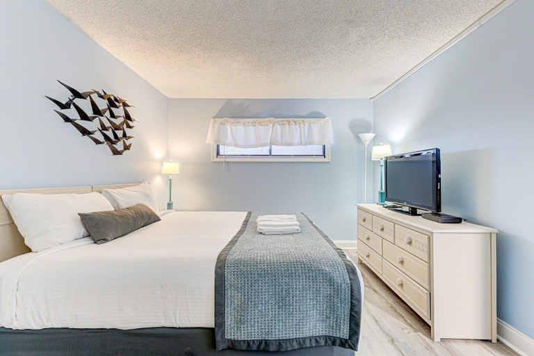 Room 2, 1109 Blue Heaven by Atlantic Towers, New Hanover