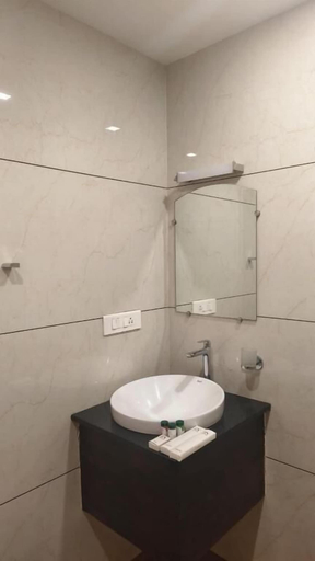 Bathroom 5, Break Water Palace Resort, Ernakulam