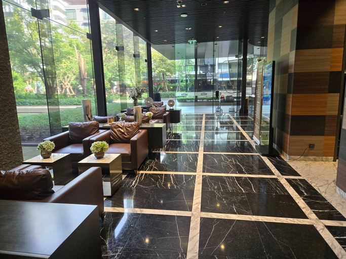 Bar/lounge 3, Charming 2 Bedroom Apartment in Heart of Phrom Phong, Wattana