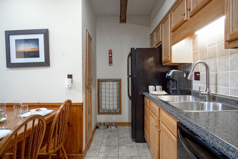 Private kitchen 4, Whistlepunk 36: 1 Br Plus Bonus Sleeping Loft Slope Side, Pocahontas