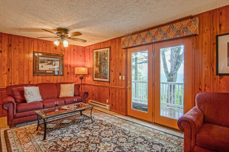 Living area, Stemwinder 6A, 3 Bedrooms Plus Bonus Sleeping Alcove, 2 1/2 Baths, Pocahontas