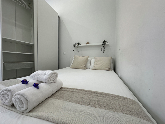 Room 2, Apartamentos Avenida América, Madrid