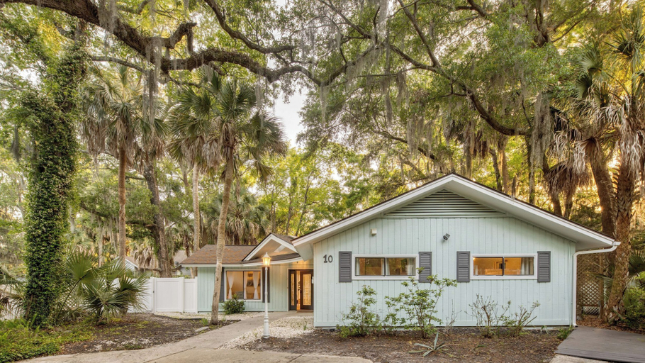 Exterior & Views 2, Hilton Hideaway by Avantstay Private Pool, Walk to Beach, Beaufort