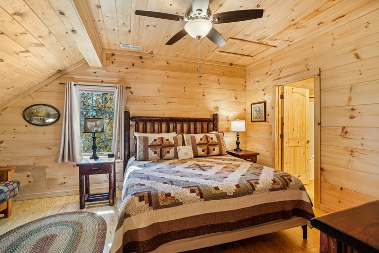 Bedroom 1, Barkwells, Henderson
