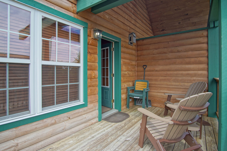 Terrace/patio 5, Camp 4 # 11: 3 Bedrooms + Bonus Sleeping Den, 3.5 Baths: Slope Side, Pocahontas