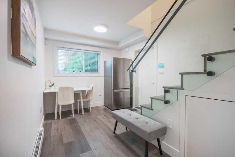 Living area 3, Sunny 1BR Detached Suite, Greater Vancouver